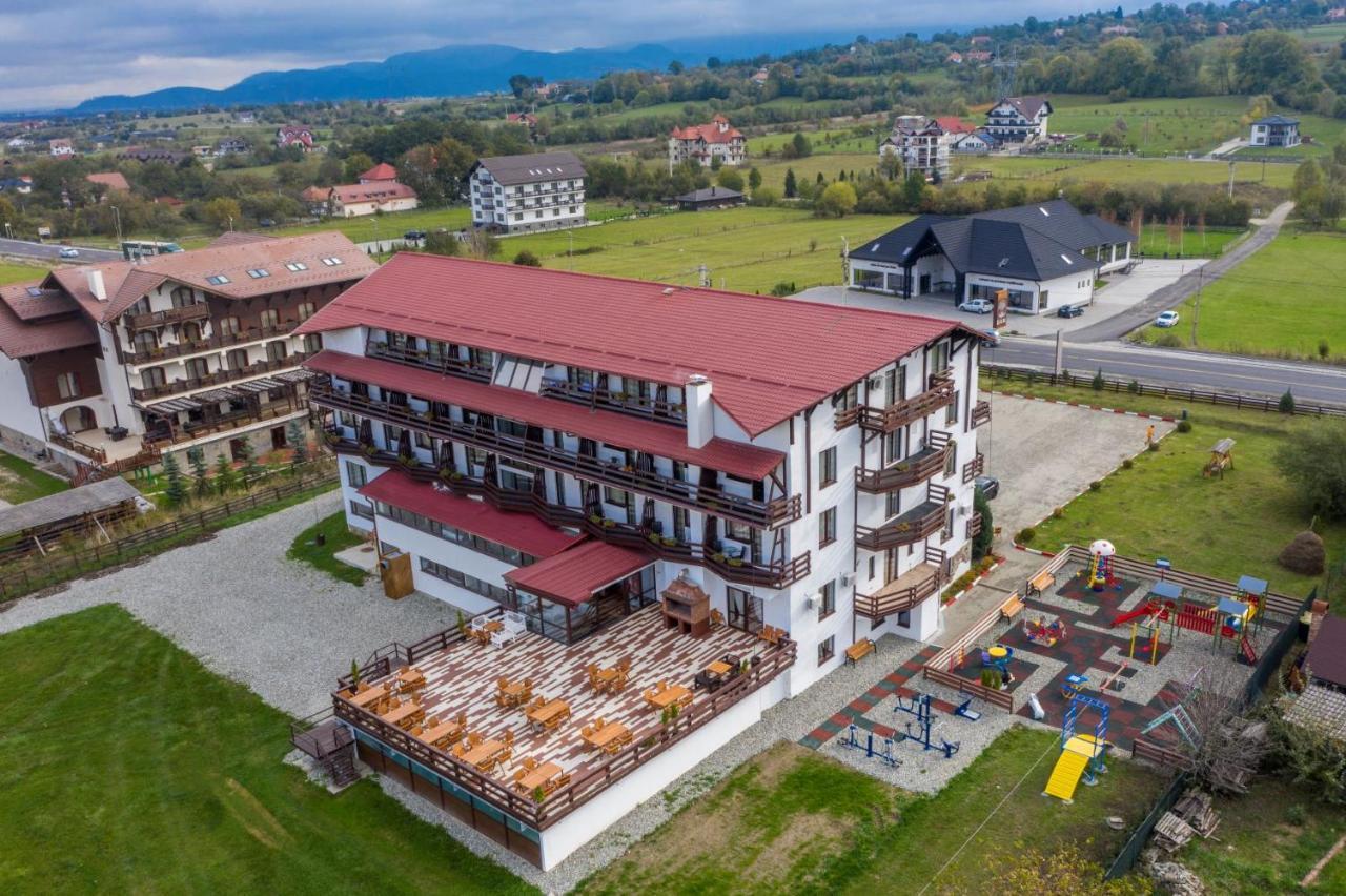 Hotel La Dolce Vita Zarnesti Exterior photo