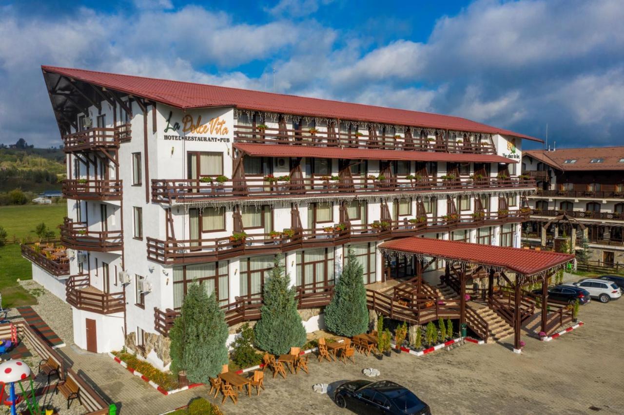Hotel La Dolce Vita Zarnesti Exterior photo